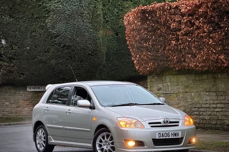 Used Toyota Corolla SR 109 HP (80 kW) 2006 Silver Hatchback