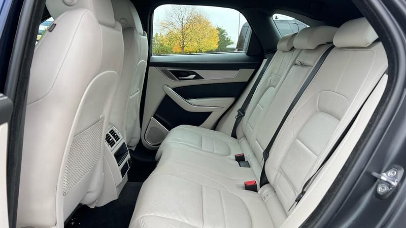 Used Jaguar F-Pace R-Dynamic 204 HP (150 kW) 2022 Blue SUV