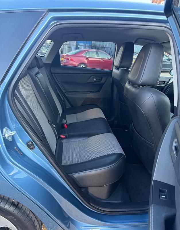 Used Toyota Auris Hybrid 2015 Blue Hatchback