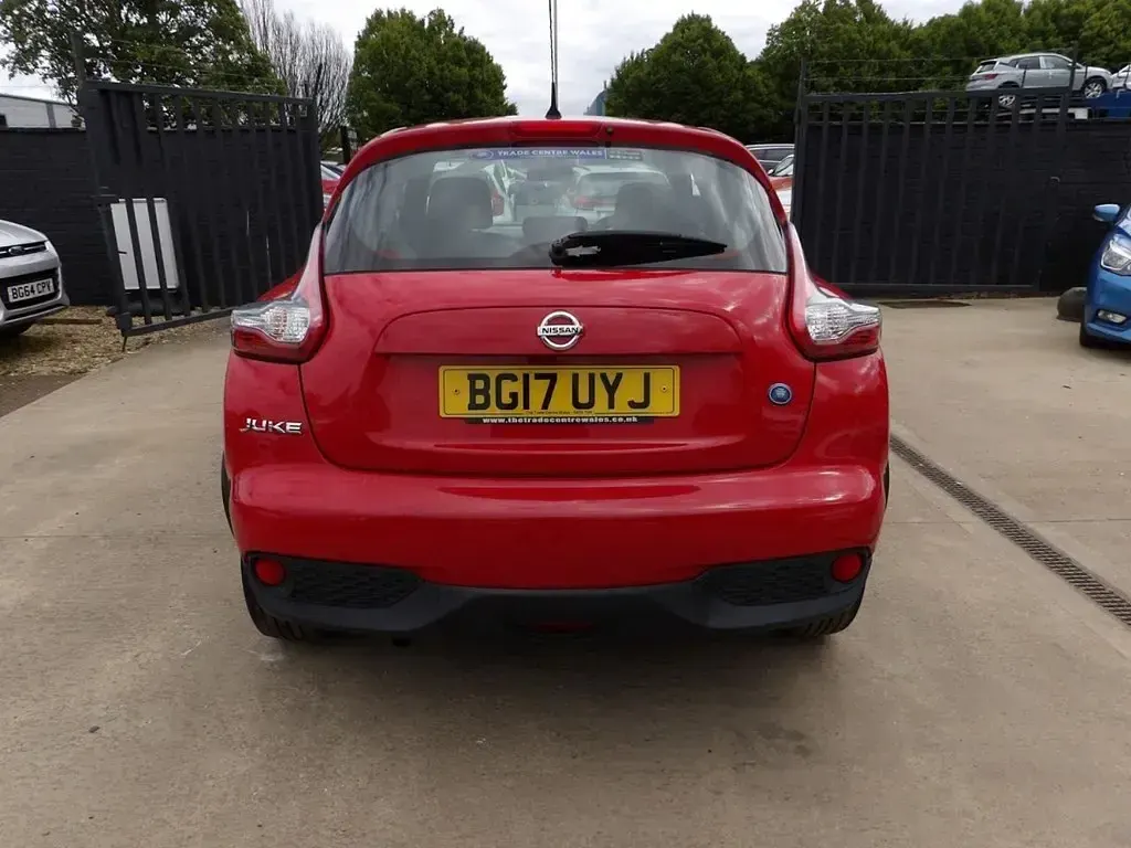 Used Nissan Juke Visia 94 HP (69 kW) 2017 Red SUV
