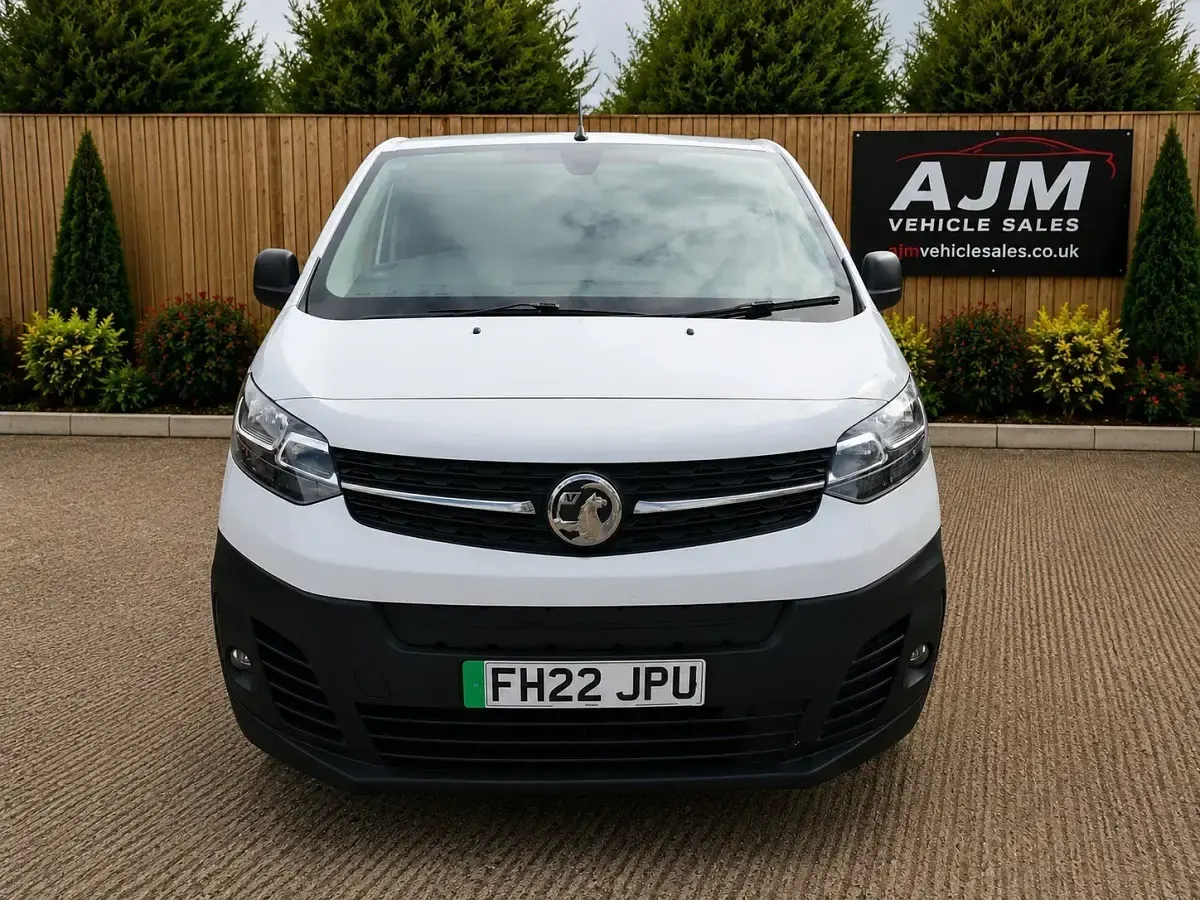 Used Vauxhall Vivaro 100 kW (136 HP) 2022 White MPV