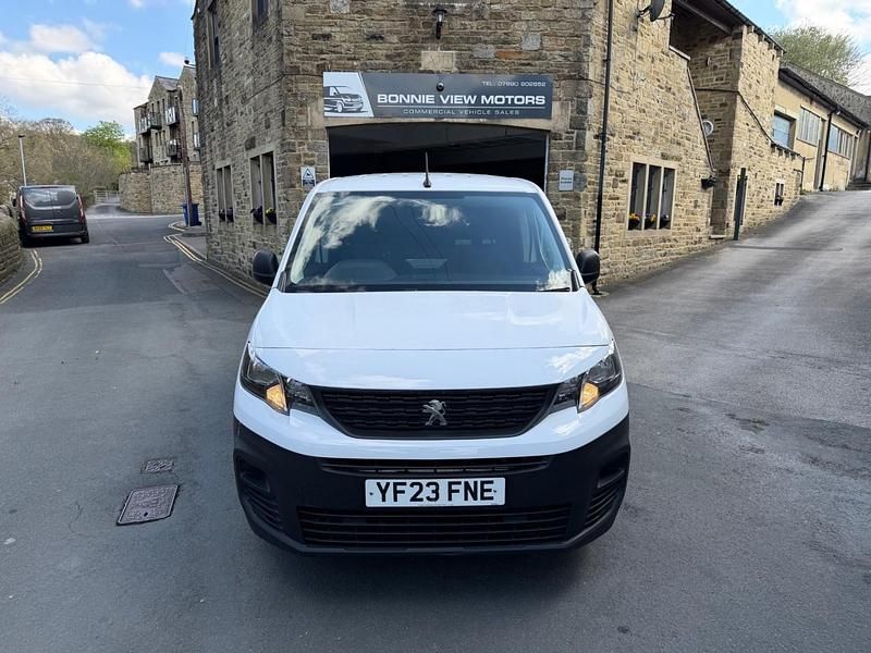 Used Peugeot Partner Premium 131 HP (96 kW) 2023 White MPV