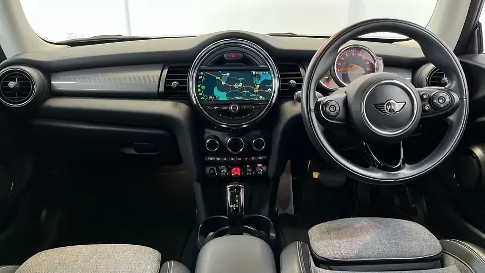 Usado Mini Cooper Hatch 136 HP (100 kW) 2018 Vermelho Citadino