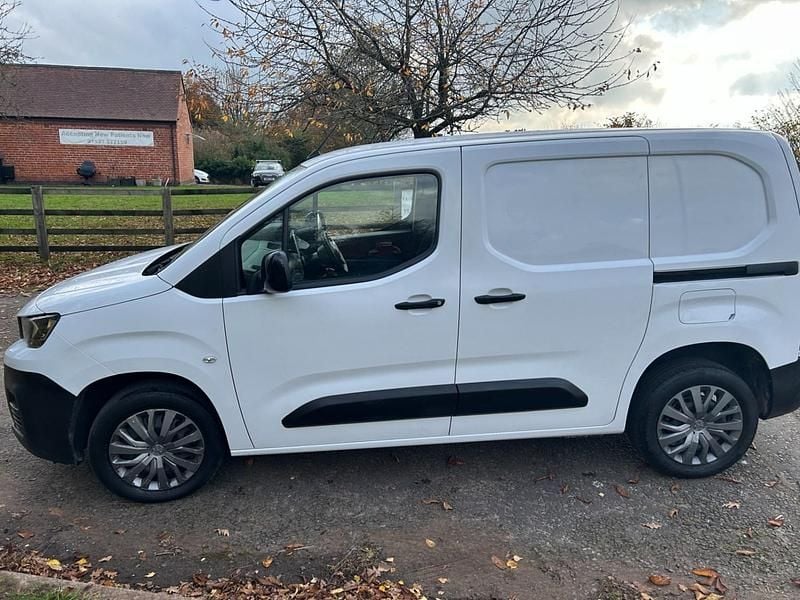 Used Peugeot Partner 131 HP (96 kW) 2022 White MPV