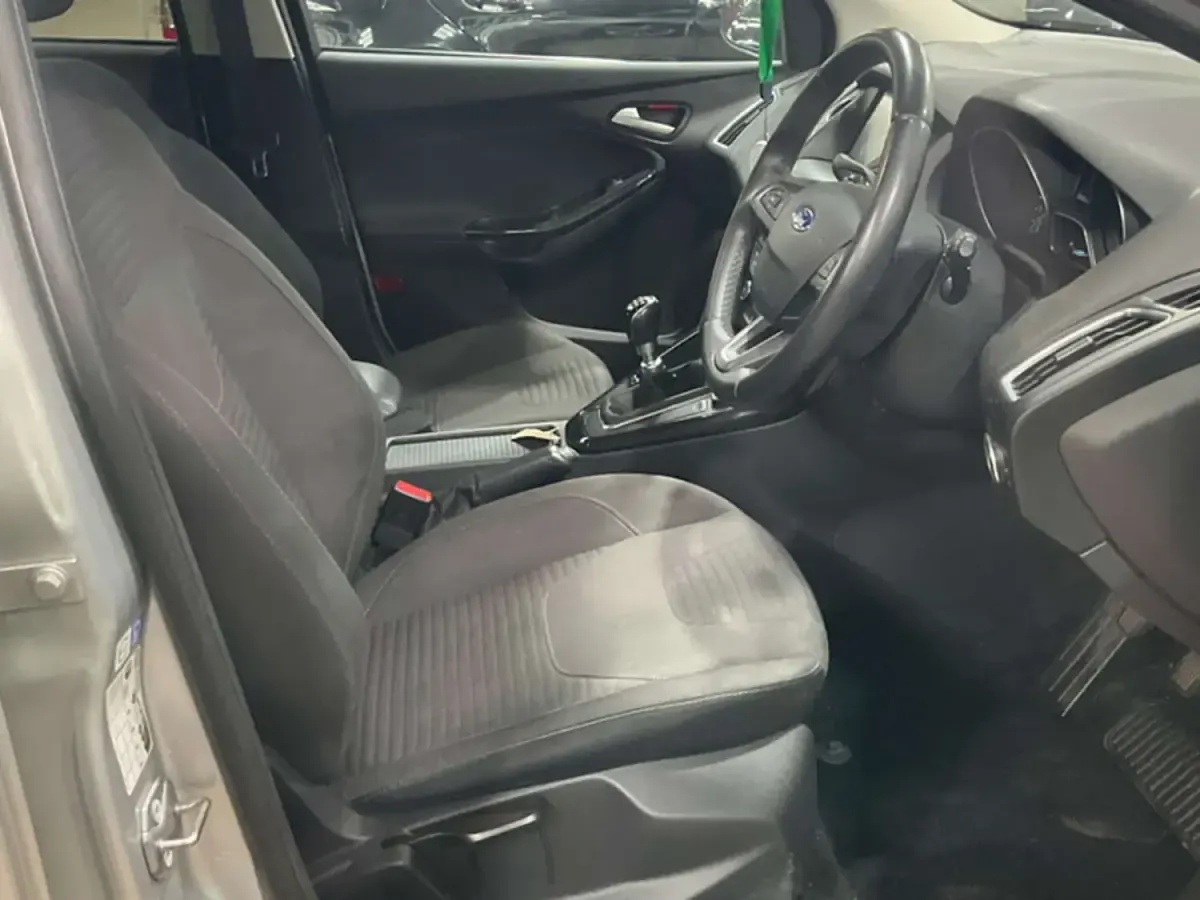 Used Ford Focus Titanium 125 HP (91 kW) 2016 Silver Hatchback