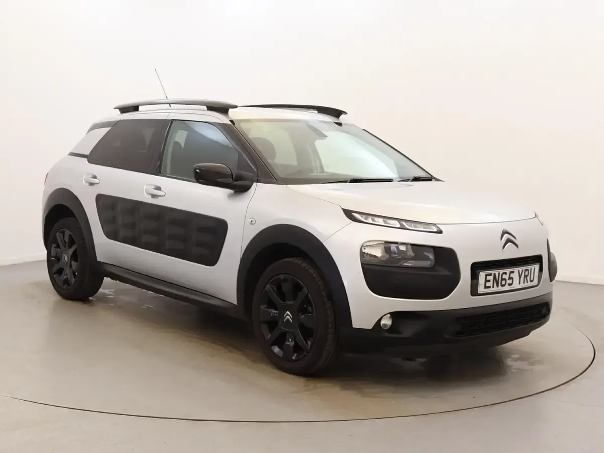Usado Citroën C4 Cactus Flair 82 HP (60 kW) 2016 Prateado Citadino