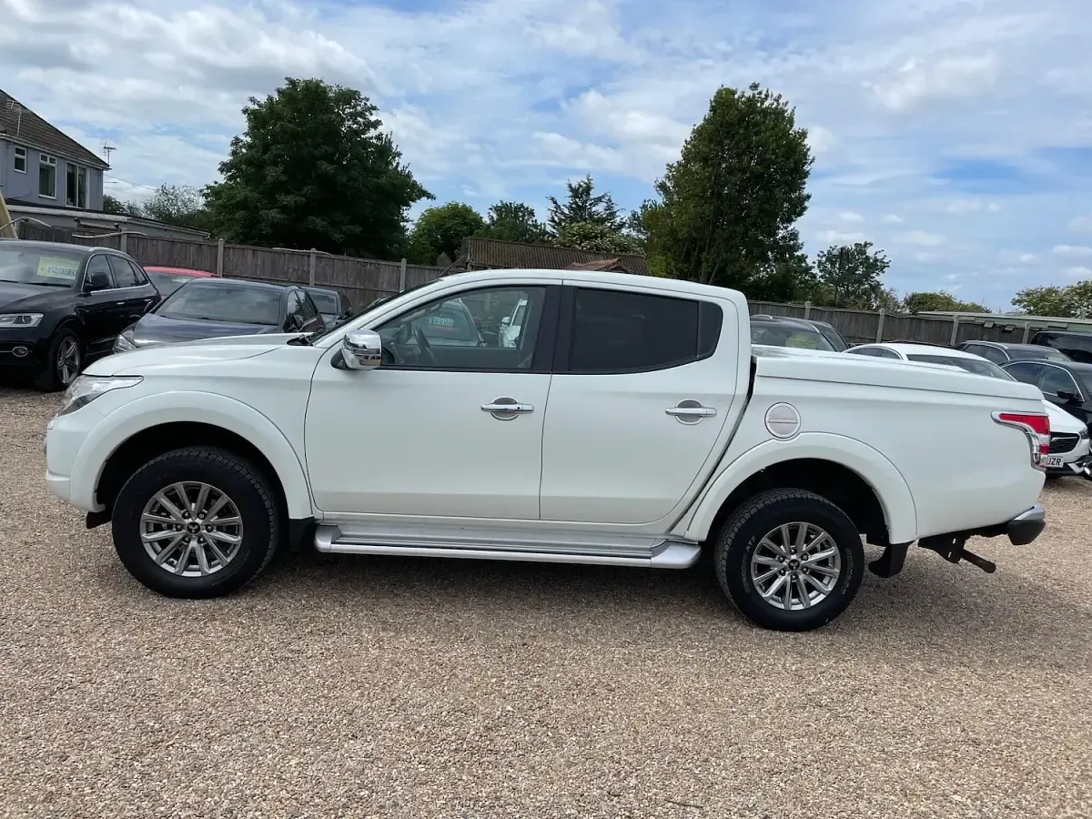 Used Mitsubishi L200 181 HP (133 kW) 2017 White Pickup