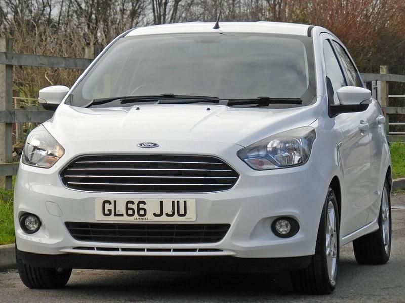 Used Ford Ka Plus Zetec 85 HP (62 kW) 2016 White Hatchback