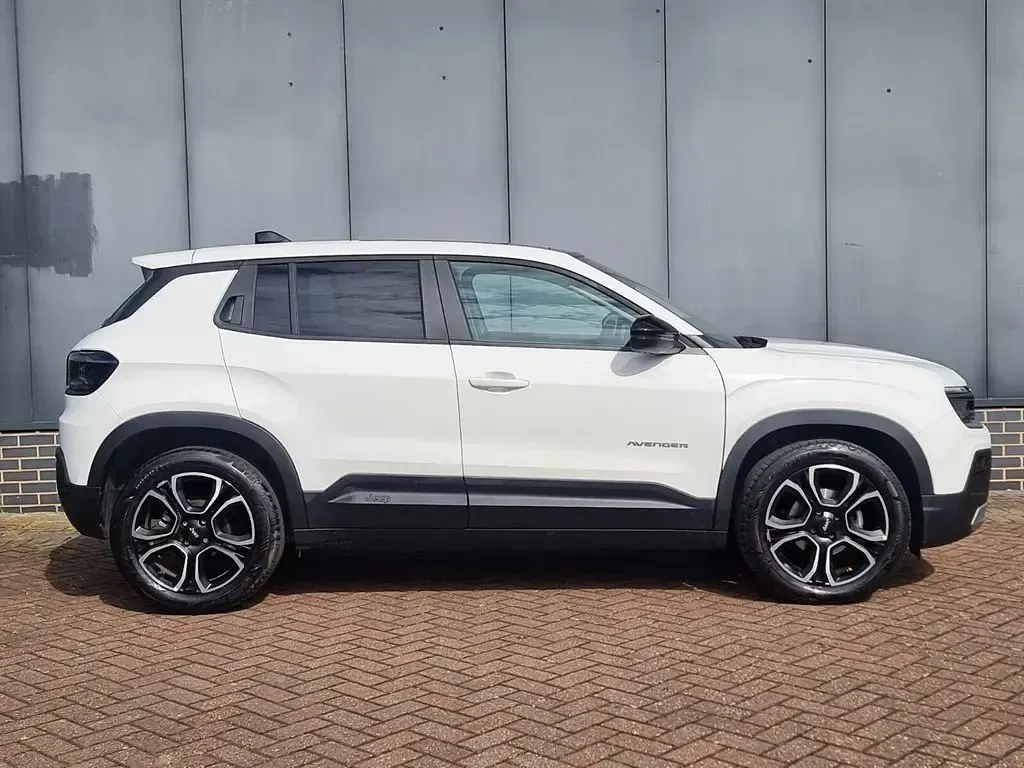 Begagnad Jeep Avenger Altitude 100 HK (73 kW) 2024 Vit SUV