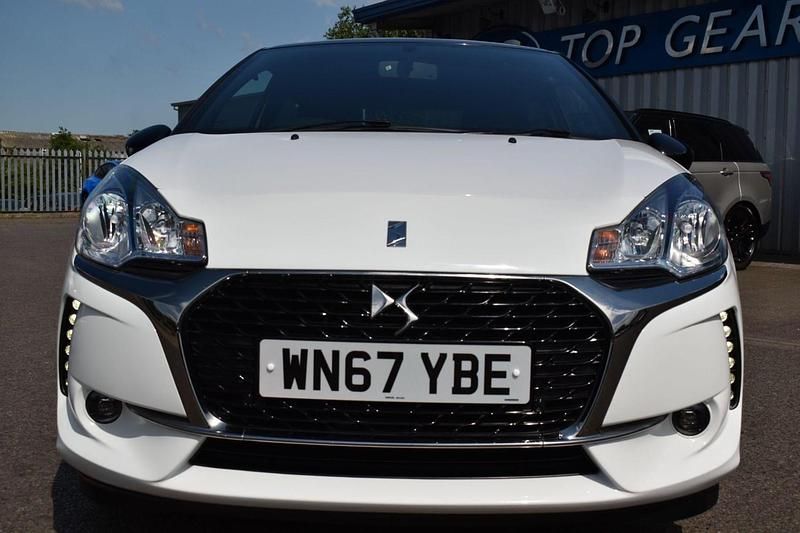 Used DS Automobiles DS3 Connected Chic 2017 White Hatchback
