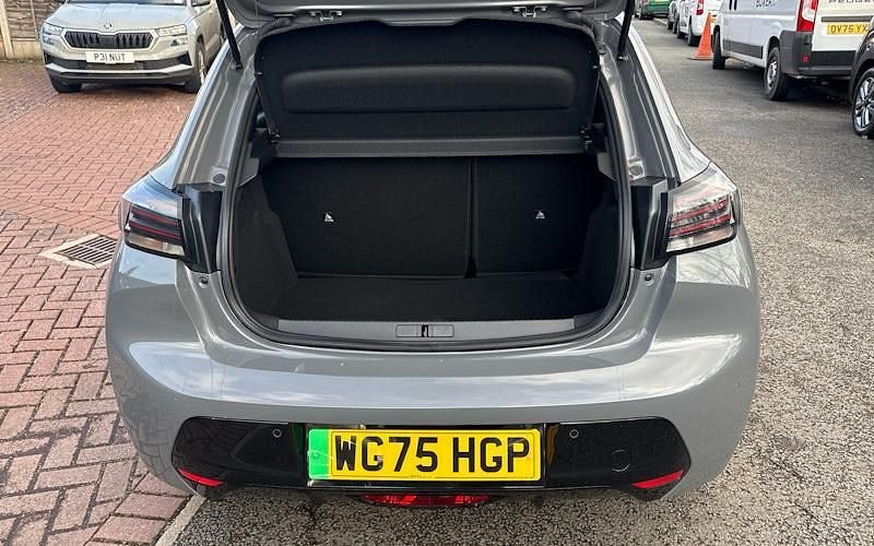 New Peugeot e-208 Allure 100 kW (136 HP) 2025 Grey Hatchback
