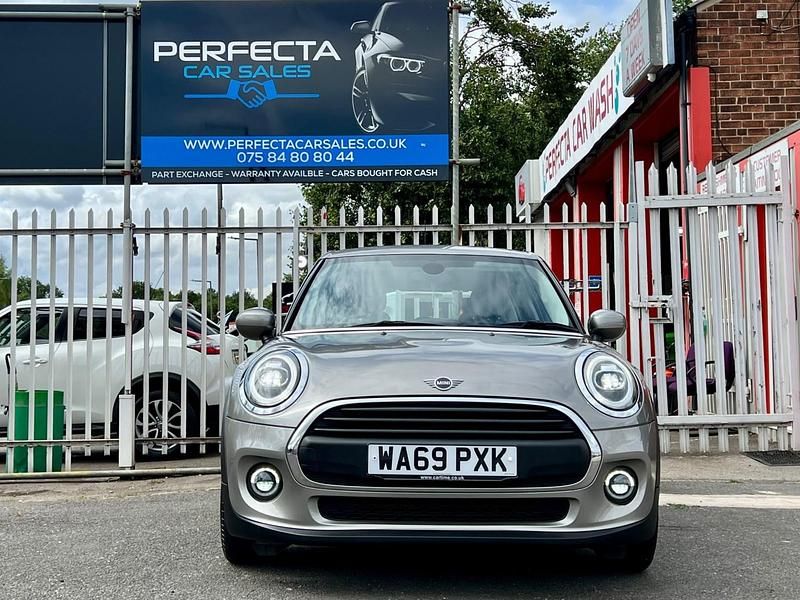 Usado Mini ONE Comfort 2019 Plateado Utilitario