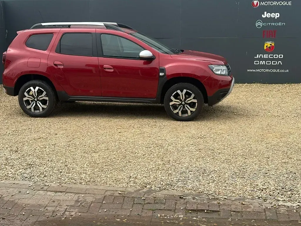 Used Dacia Duster Prestige 100 HP (73 kW) 2022 Fusion red Estate