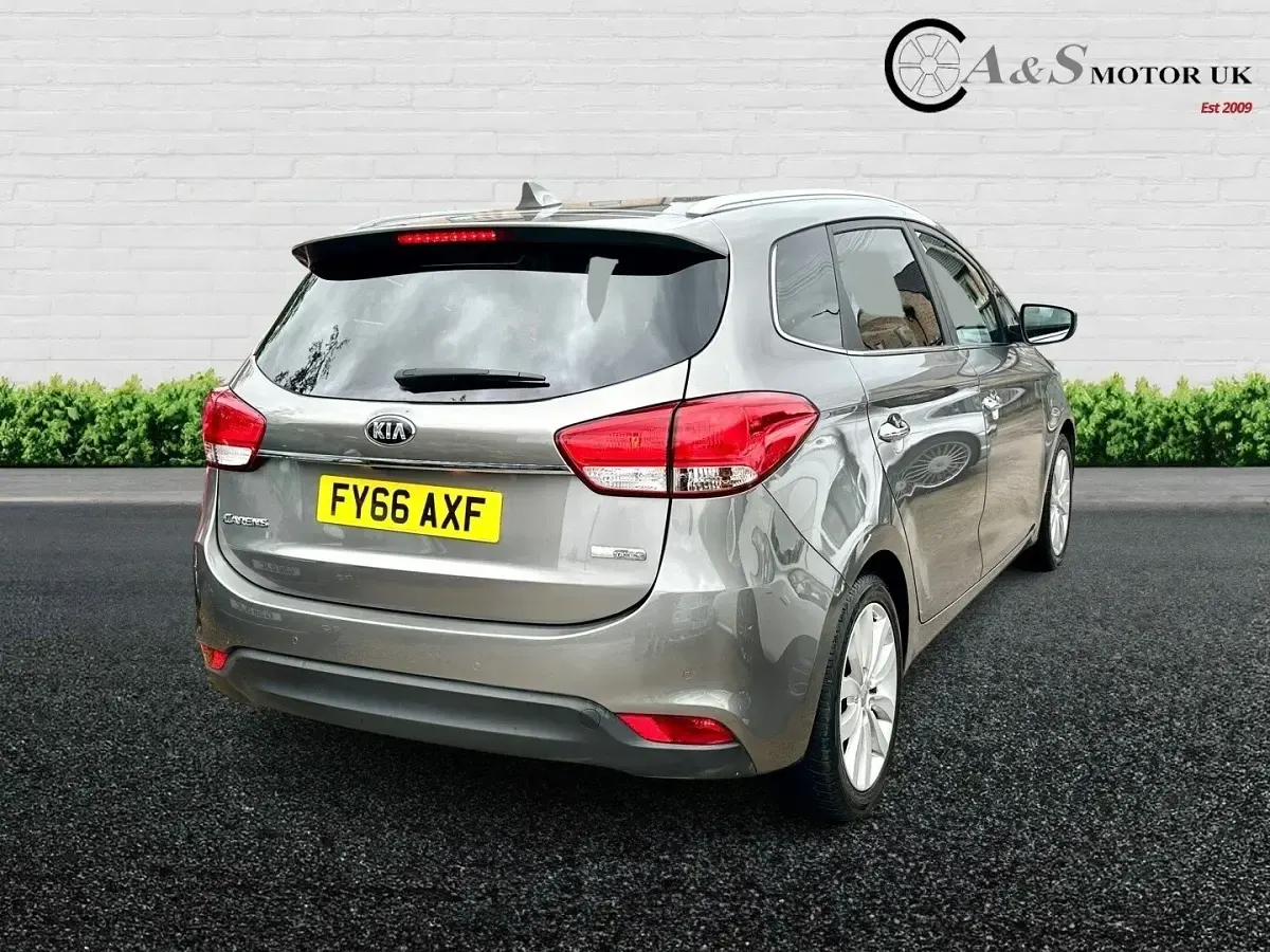 Used Kia Carens 139 HP (102 kW) 2016 Silver MPV
