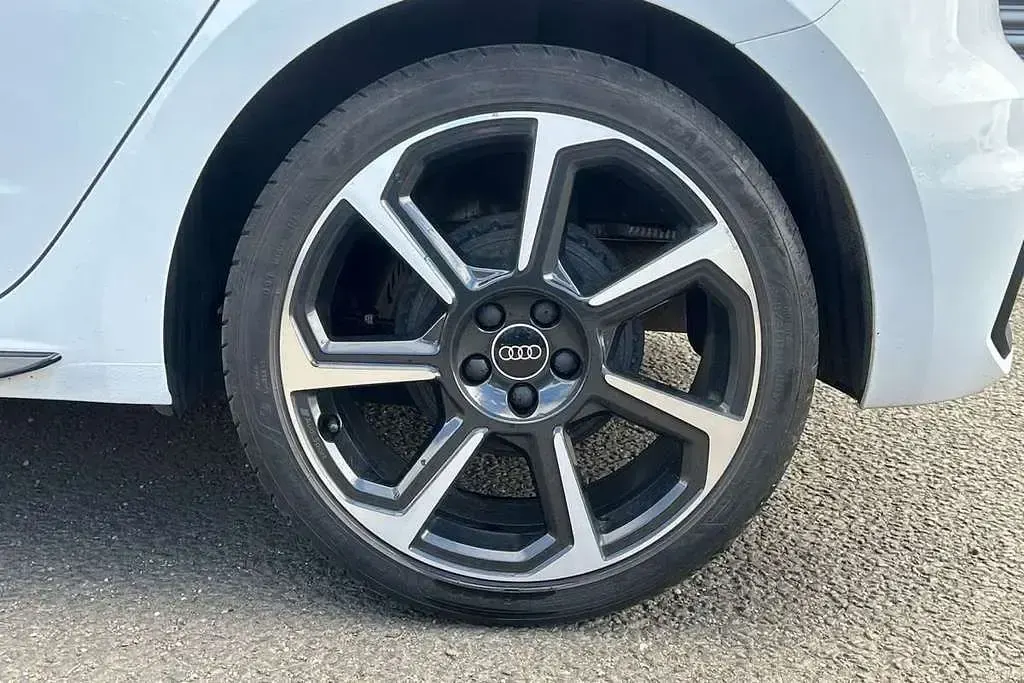 Used Audi A1 Black Edition 94 HP (69 kW) 2023 White SUV