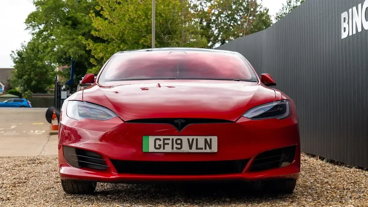 Used Tesla Model S 443 kW (603 HP) 2019 Red Hatchback
