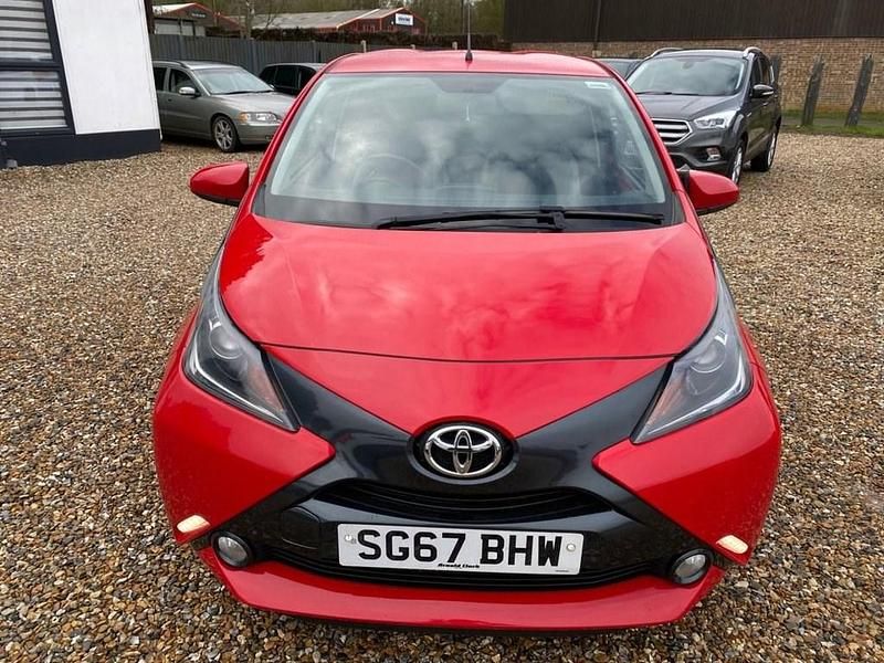 Used Toyota Aygo x-style 68 HP (50 kW) 2017 Red Hatchback