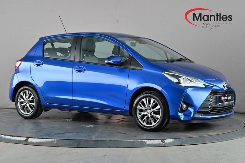 Used Toyota Yaris 111 HP (81 kW) 2018 Blue Hatchback