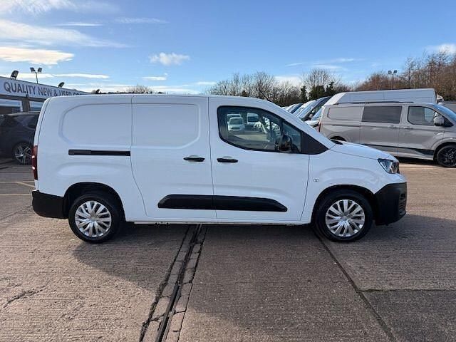 Used Peugeot Partner Premium 2022 White MPV