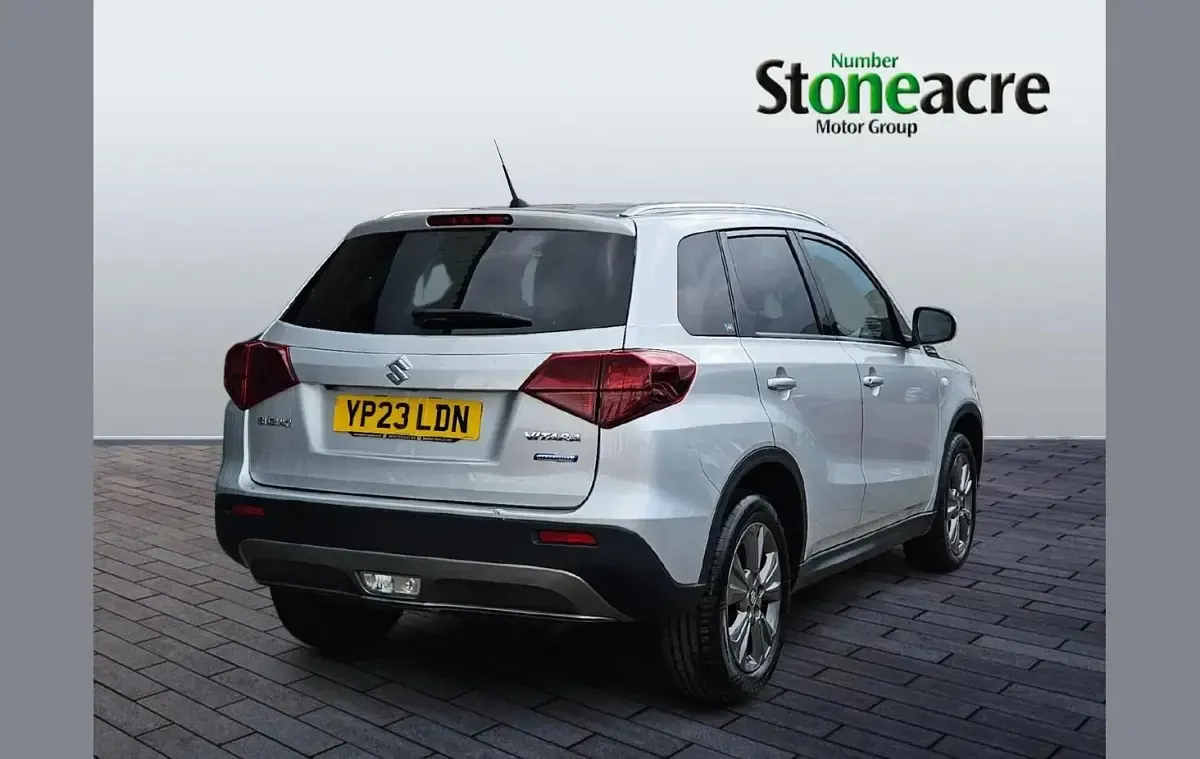 Używany Suzuki Vitara SZ-T 129 KM (94 kW) 2023 Srebrny SUV