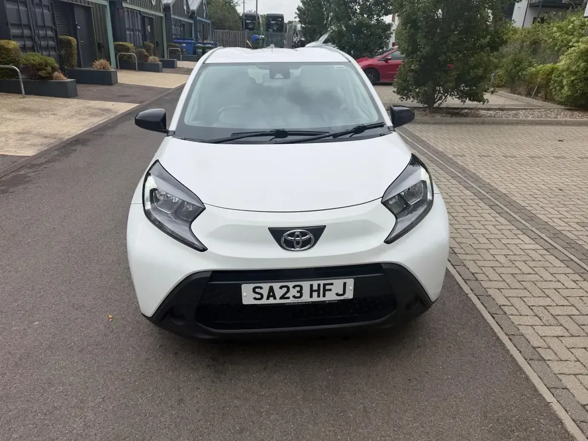 Used Toyota Aygo X PURE 72 HP (52 kW) 2023 White SUV