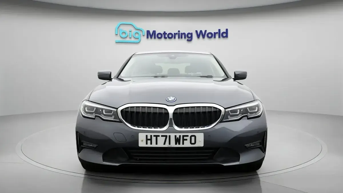 Used BMW 330e 292 HP (214 kW) 2022 Grey Sedan