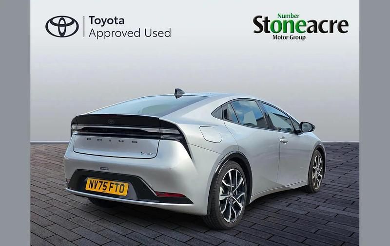 New Toyota Prius 220 HP (161 kW) 2026 Silver Hatchback