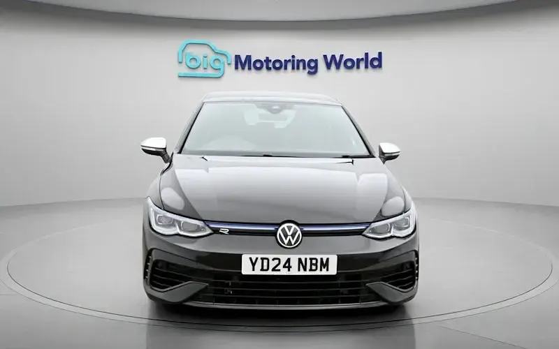 Second-hand VW Golf VIII R 320 CP (235 kW) 2024 Negru Hatchback