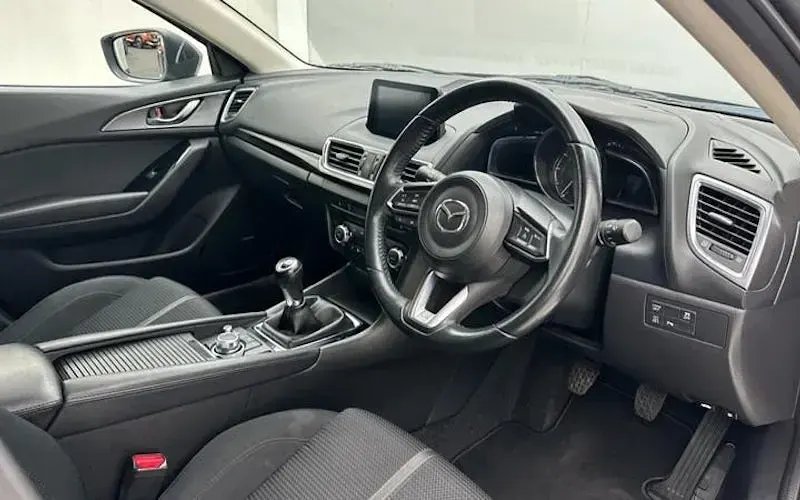 Used Mazda 3 Inclusive 121 HP (88 kW) 2017 Grey Hatchback