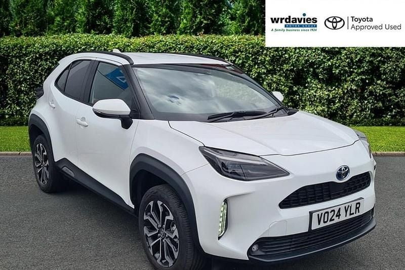 Used 2024 Toyota Yaris Hybrid Design SUV | £23,495 (Fair price) - Image 1/1