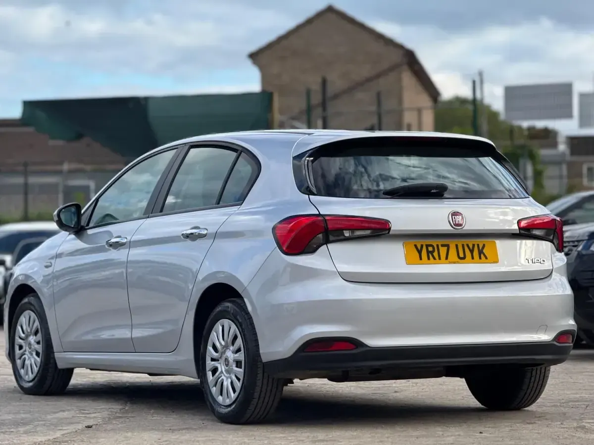 Used Fiat Tipo Easy 120 HP (88 kW) 2017 Silver Hatchback
