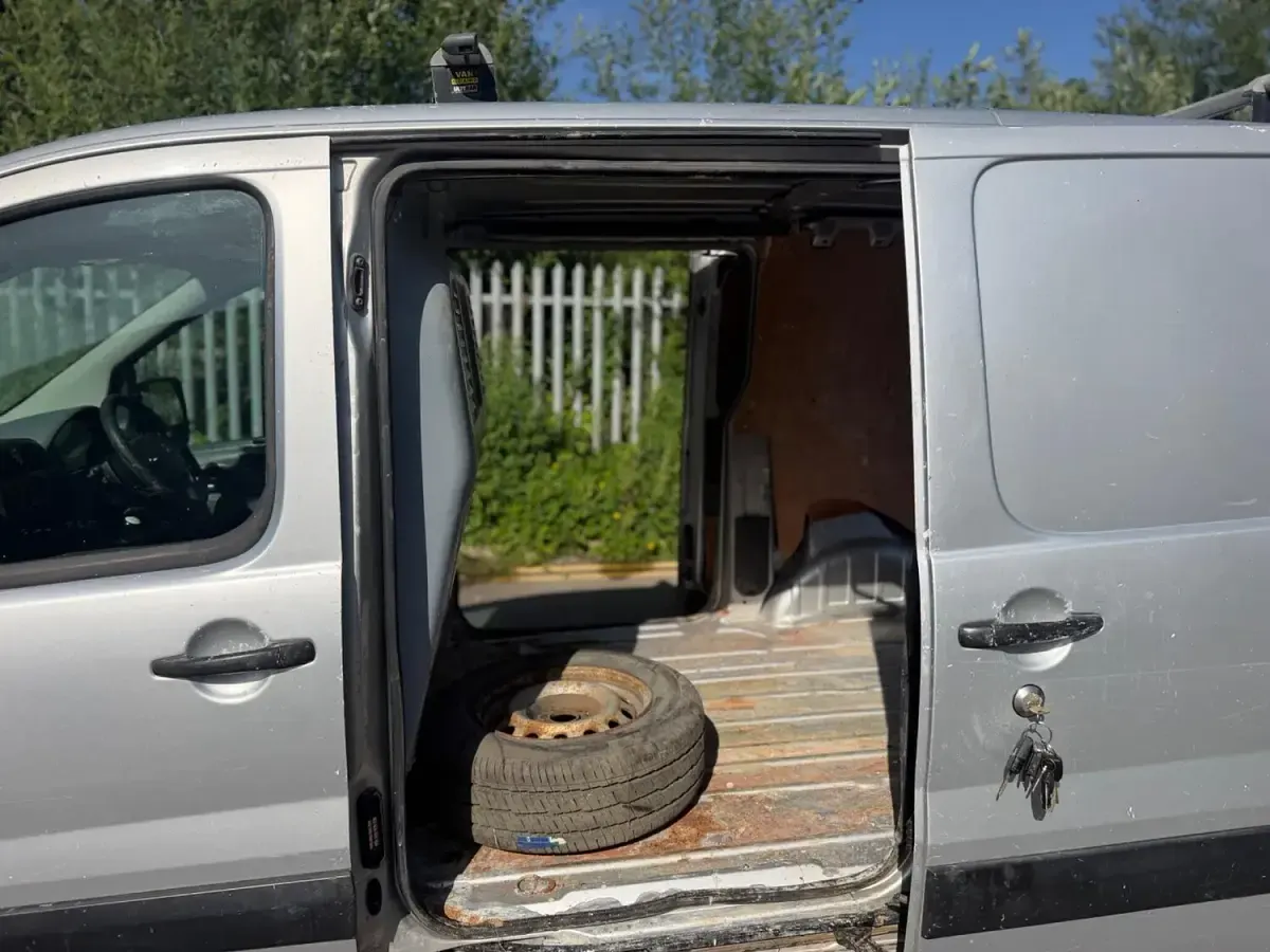 Used Peugeot Expert 90 HP (66 kW) 2013 Silver Van