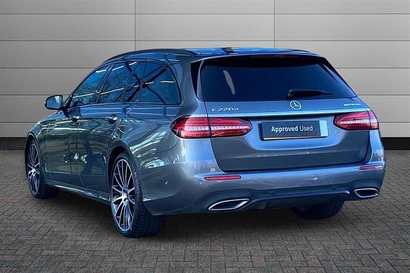 Usado Mercedes E200 AMG line 200 HP (147 kW) 2023 Cinzento Carrinha