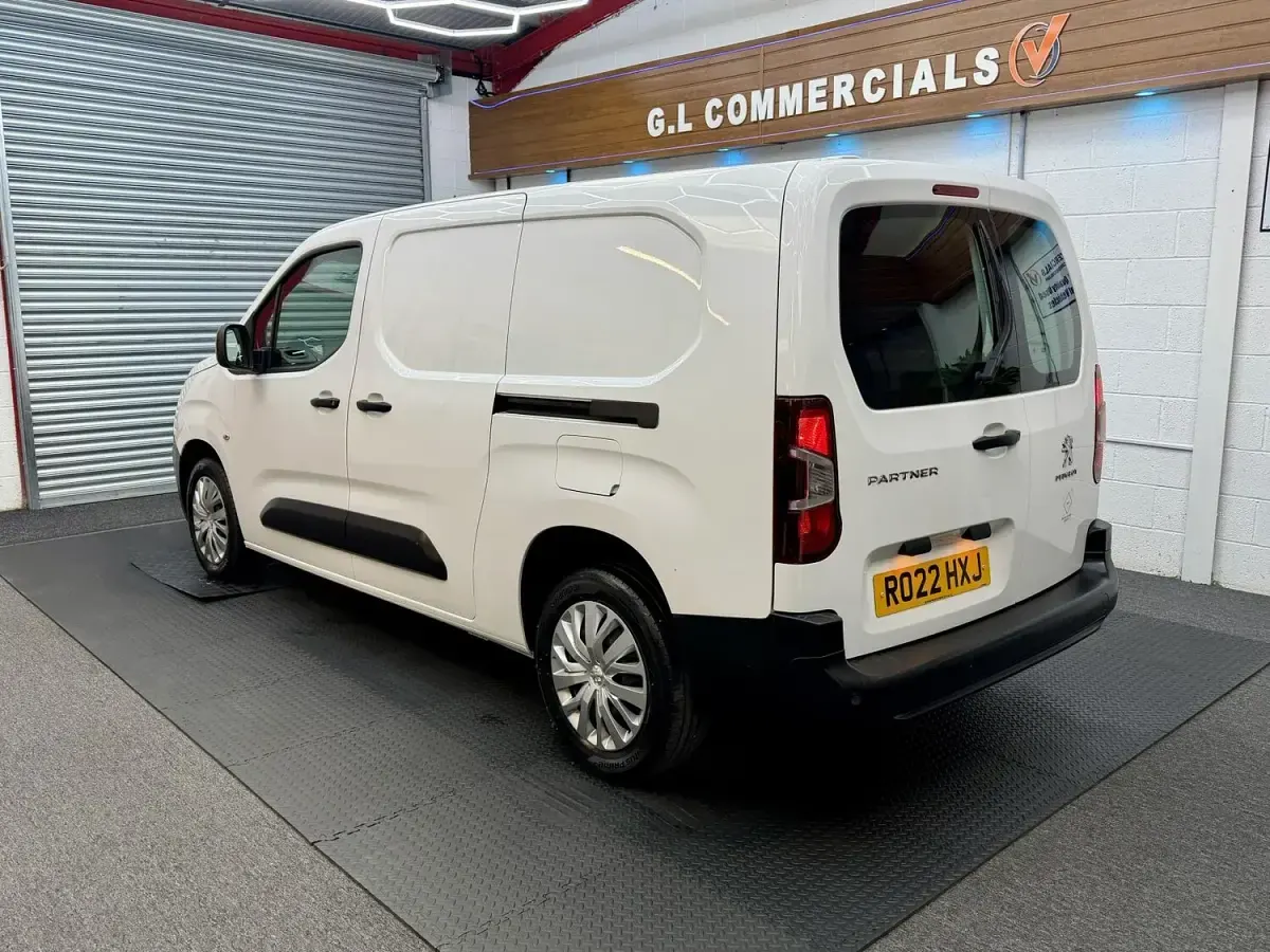 Used Peugeot Partner Premium 131 HP (96 kW) 2022 White MPV