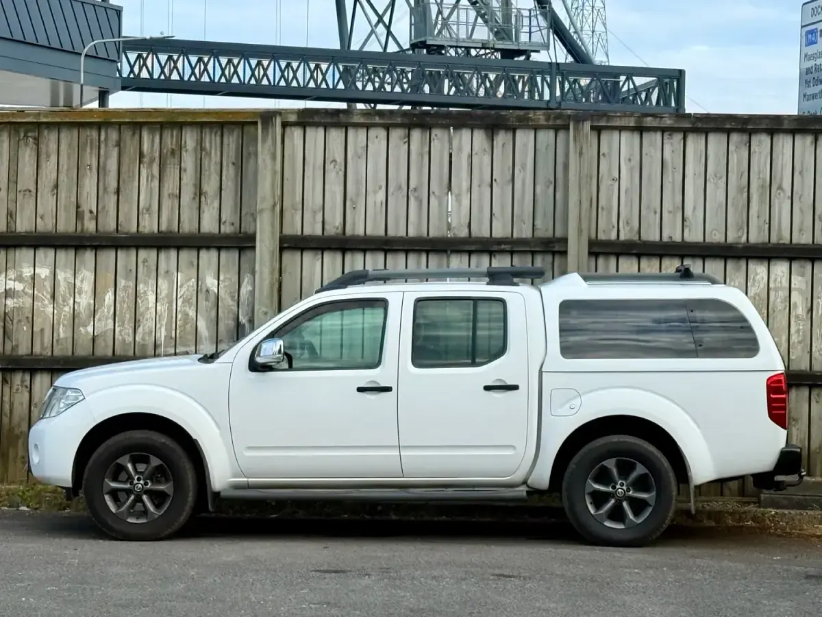 Second-hand Nissan Navara Tekna 2014 Alb Pickup