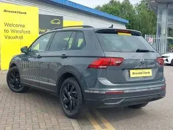 Usado VW Tiguan Life 150 HP (110 kW) 2023 Cinzento SUV