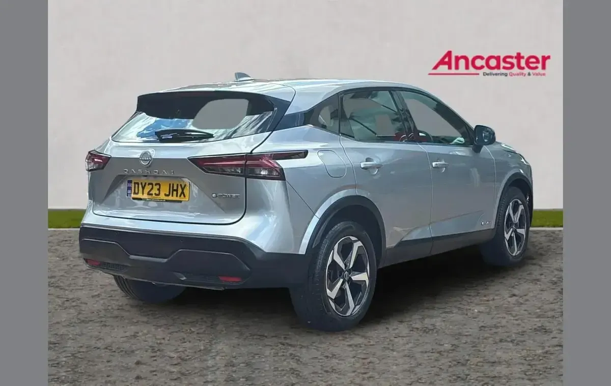 Used Nissan Qashqai Acenta Premium 190 HP (139 kW) 2023 Silver SUV