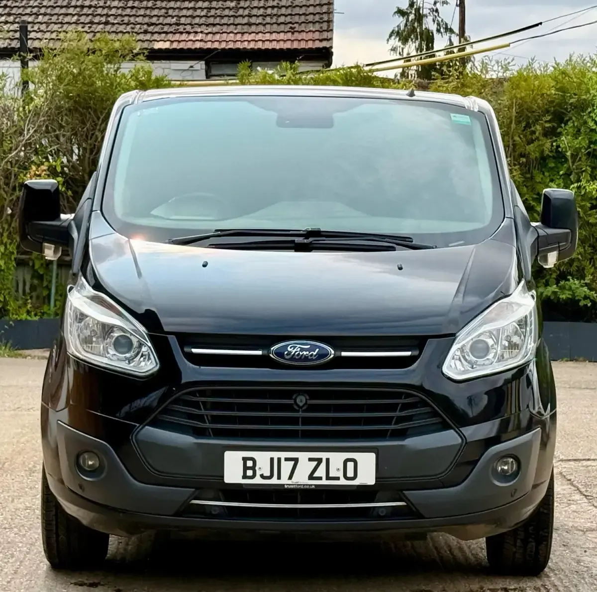 Used Ford Transit Custom Limited 130 HP (95 kW) 2017 Black Van