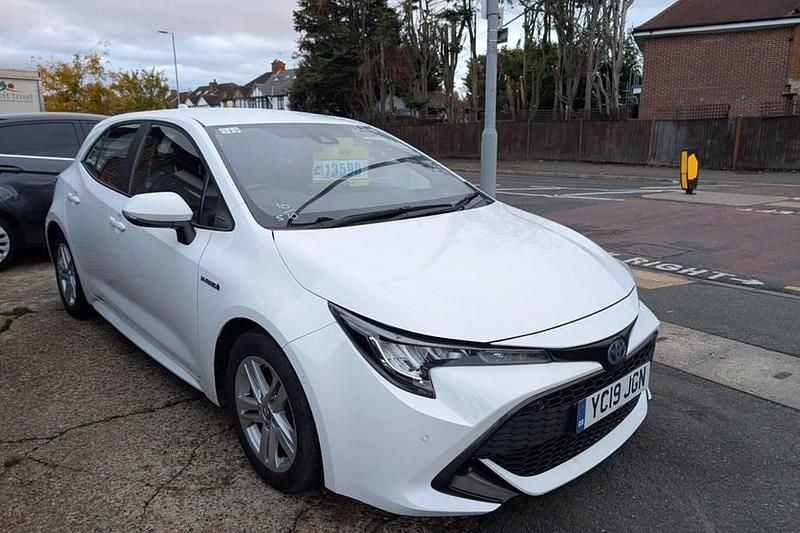 White Used 2019 Toyota Corolla Hatchback | £13,590 (Fair price) - Image 1/1