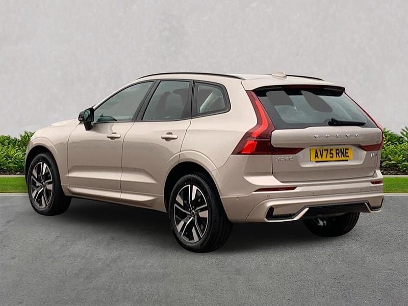 Used Volvo XC60 Plus 247 HP (181 kW) 2025 Gold SUV