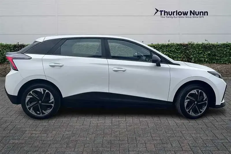 Used MG MG4 EV SE 2023 White Hatchback