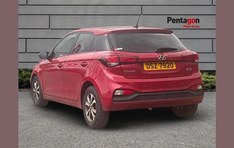 Używany Hyundai i20 SE 99 KM (72 kW) 2019 Czerwony Hatchback