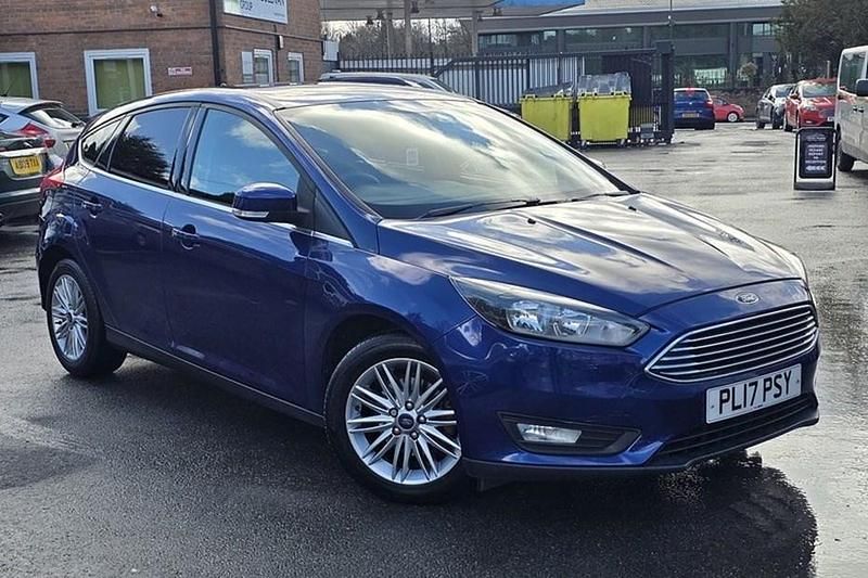 Used Ford Focus Zetec 125 HP (91 kW) 2017 Blue Hatchback