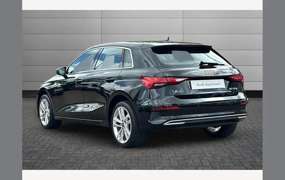 Begagnad Audi A3 Sport 110 HK (80 kW) 2024 Svart Halvkombi
