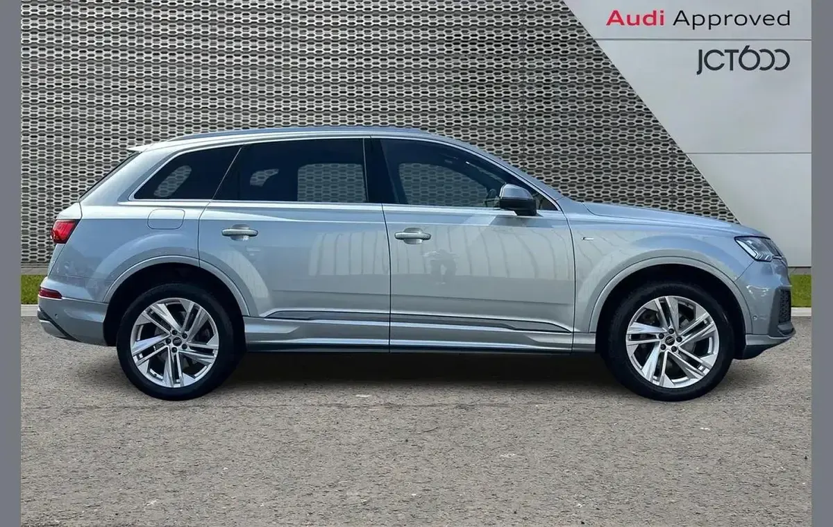 Used Audi Q7 S-Line 228 HP (167 kW) 2023 Silver SUV