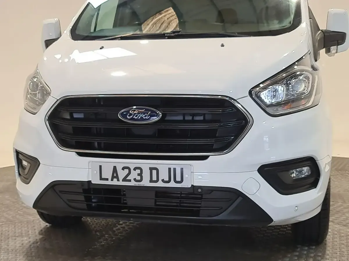 Used Ford Transit Custom Limited 130 HP (95 kW) 2023 White Van
