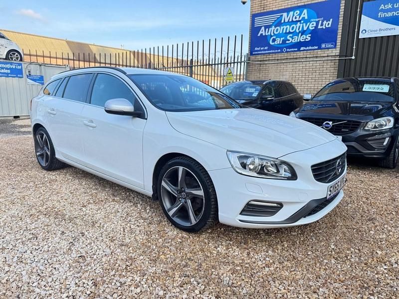 Used Volvo V60 R-Design 115 HP (84 kW) 2015 White Estate