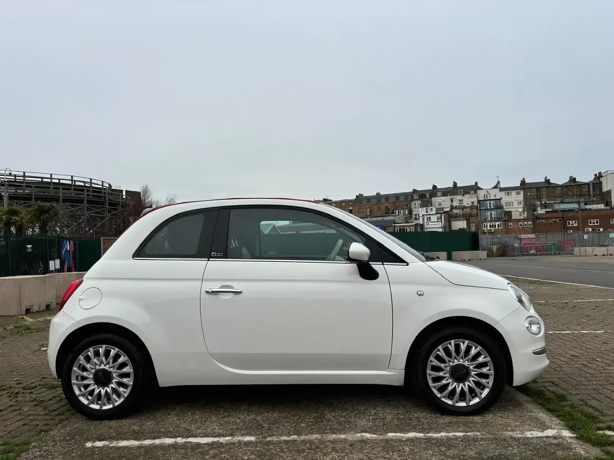 Used Fiat 500 Lounge 105 HP (77 kW) 2017 White Cabriolet