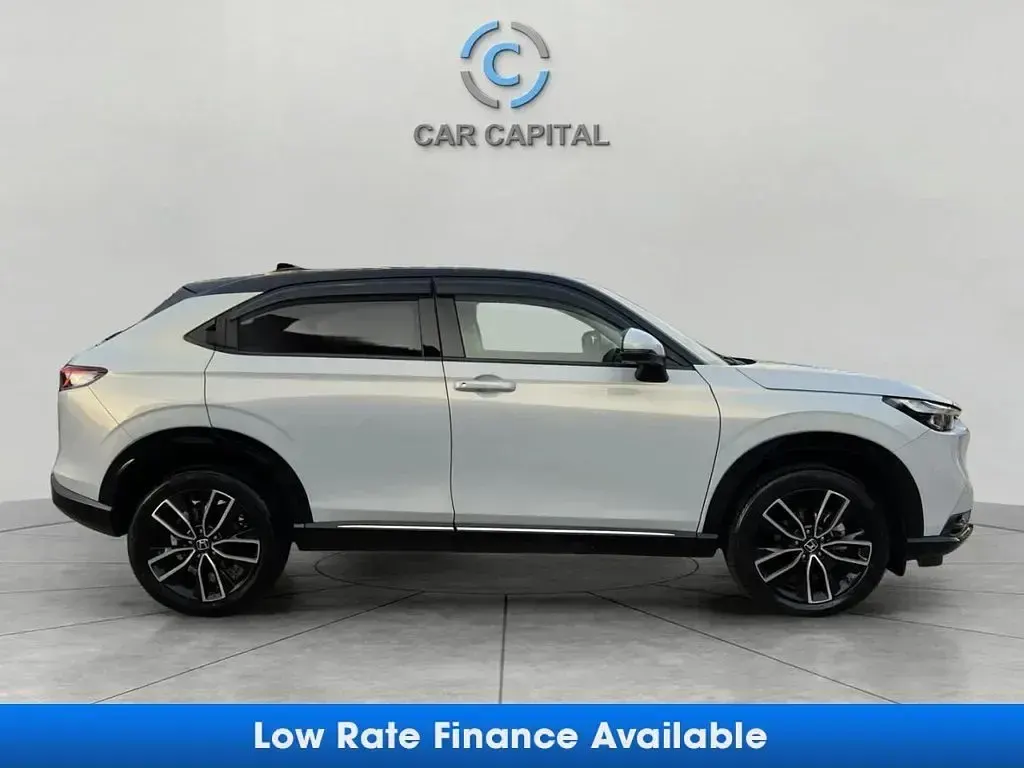 Used Honda HR-V Elegance 131 HP (96 kW) 2024 White SUV