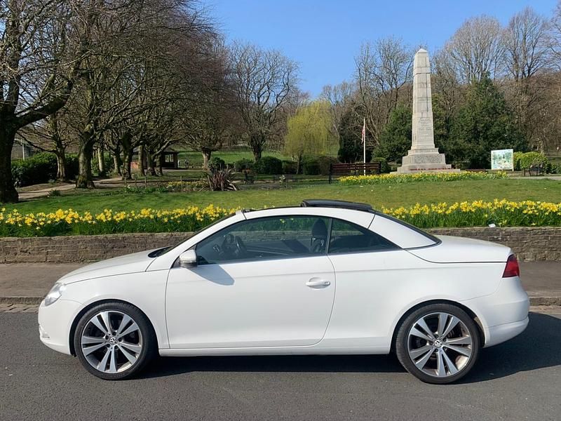 Used VW Eos Sportline 160 HP (117 kW) 2010 White Cabriolet